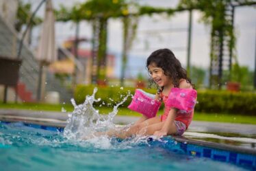 A Parent's Guide to Picking the Right Swimming Lesson Program for Kids